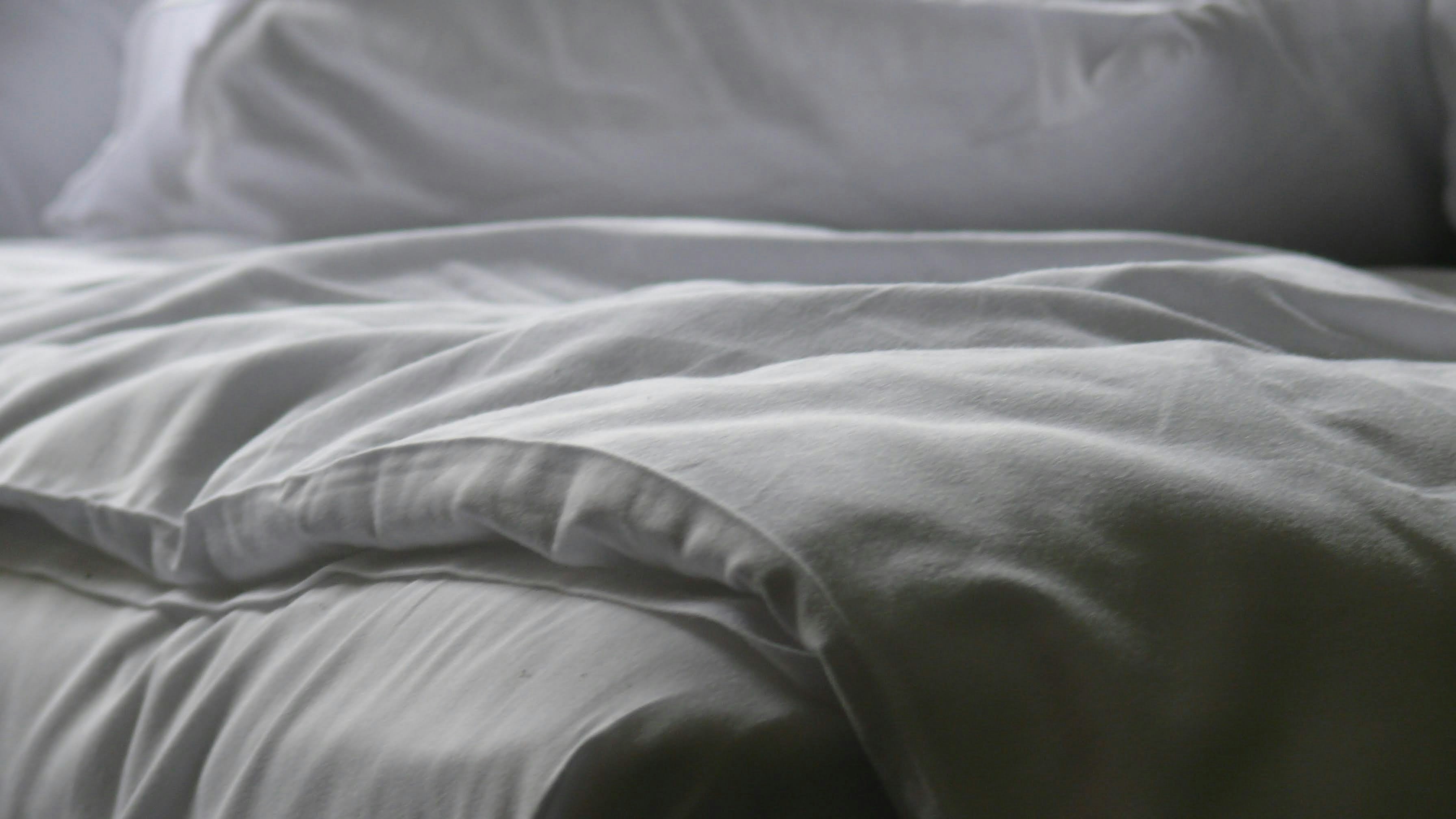 Queen Bed Sheets in Satin — Everything You Need to Know Before You Buy
