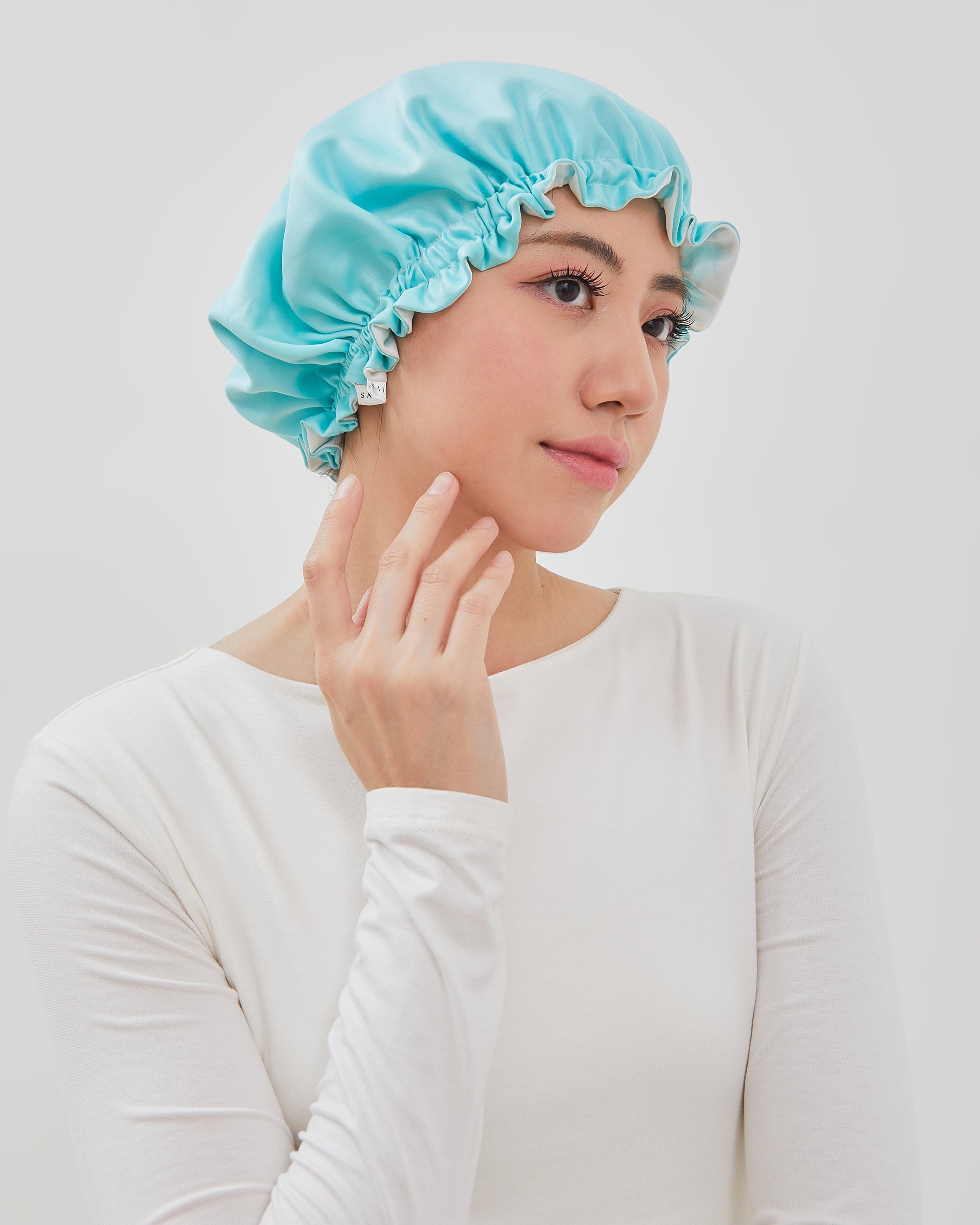 Satin Pillowcase vs. Hair Bonnet—Which Protects Your Hair Better at Night?
