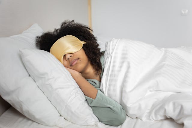 The Benefits of Sleeping with a Satin Eye Mask — A Complete Guide
