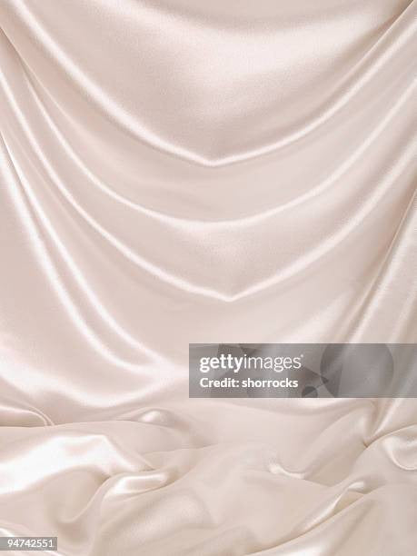 10 Compelling Reasons Satin Belongs in Every Modern Bedroom