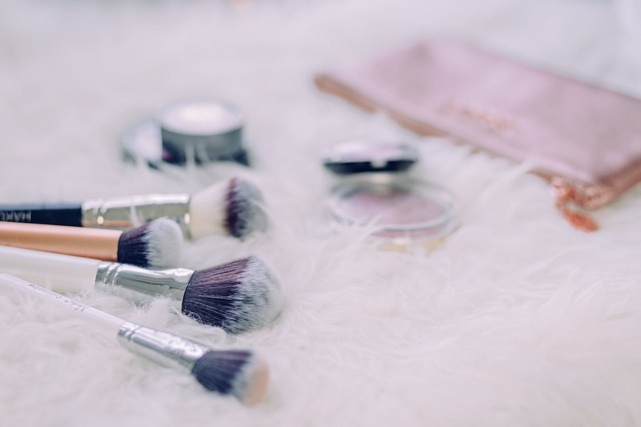 How to Choose a Makeup Pouch for Travel—A Complete Guide