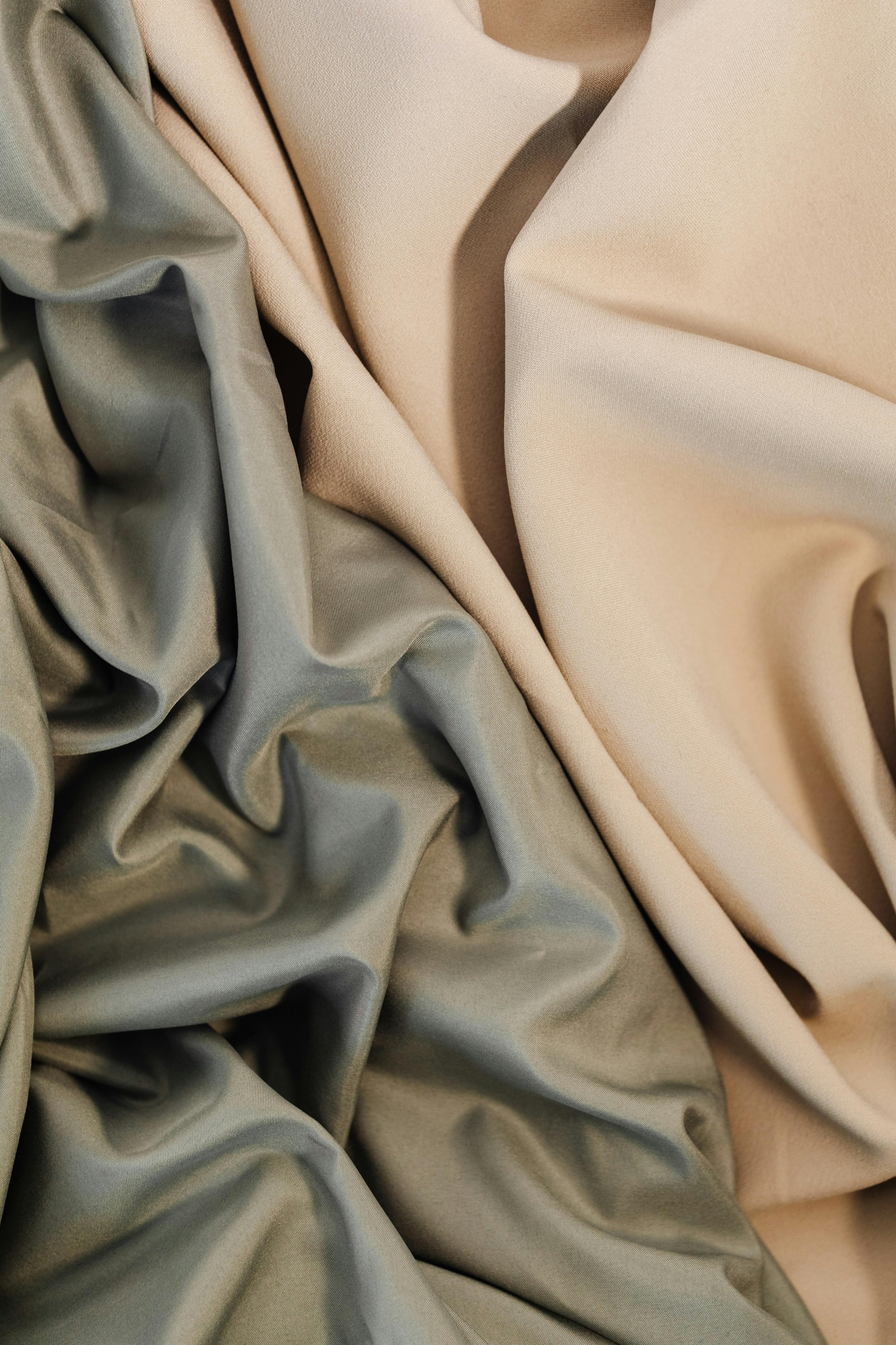 Satin vs. Silk: What’s the Real Difference for Your Beauty Sleep?