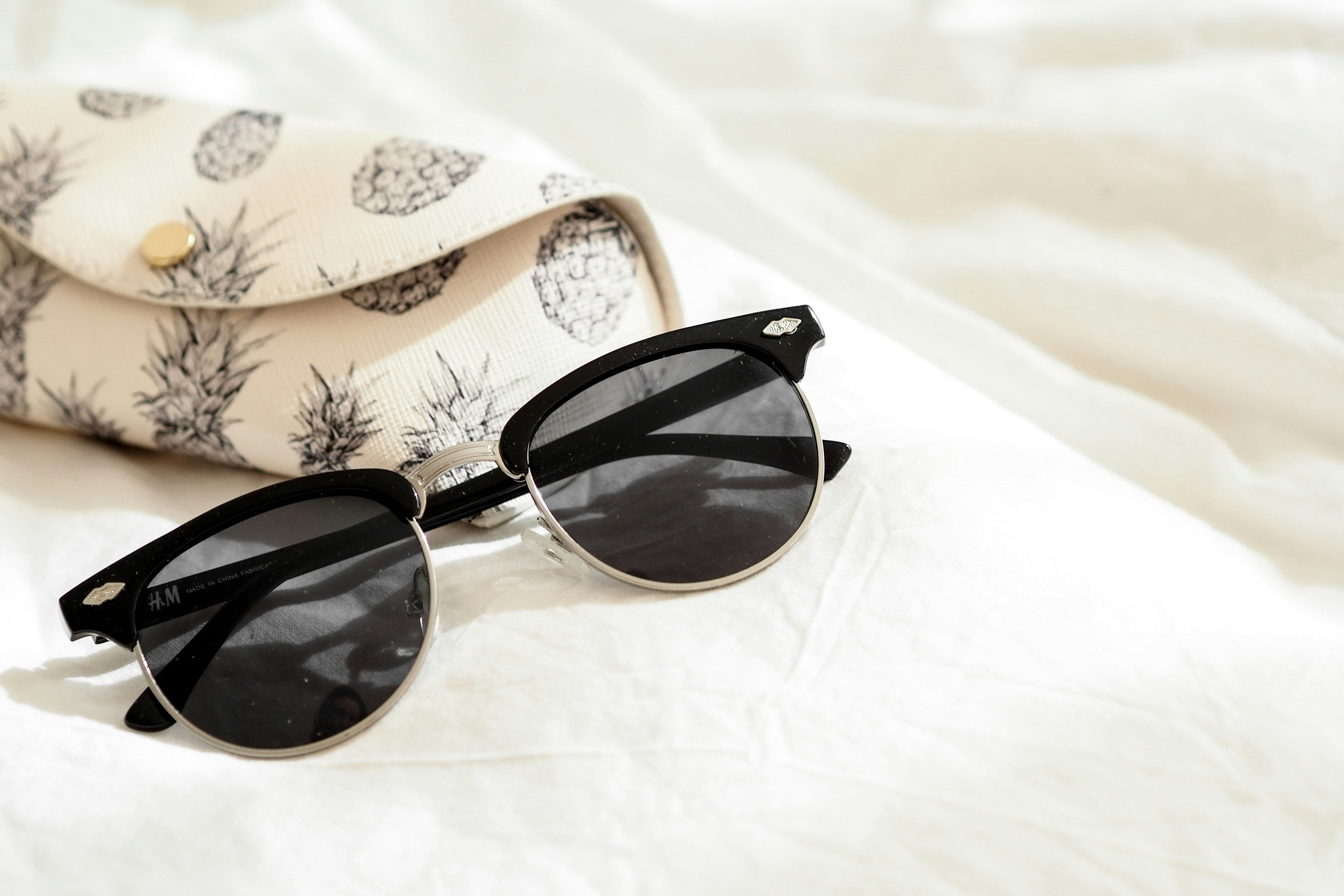 How to Carry Sunglasses When You're Not Wearing Them—A Complete Guide