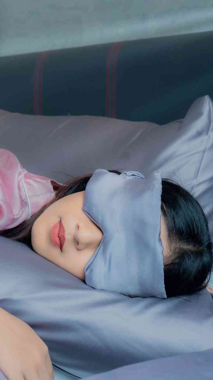 Luxury Satin Sleep Mask – Satinera Eye Mask for Restful Sleep, Skin & Lash Protection